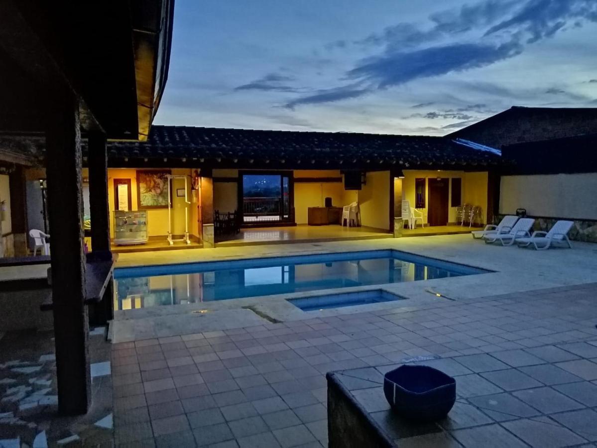 Hostal Hollywood Inn Rionegro Bagian luar foto