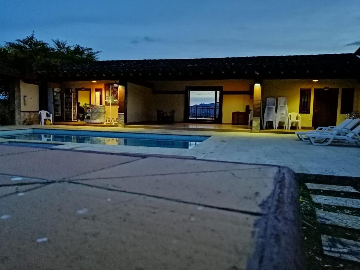 Hostal Hollywood Inn Rionegro Bagian luar foto