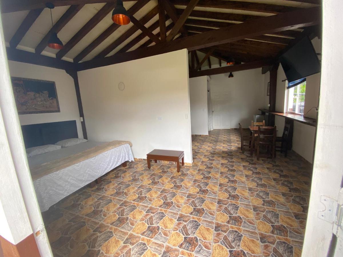 Hostal Hollywood Inn Rionegro Bagian luar foto