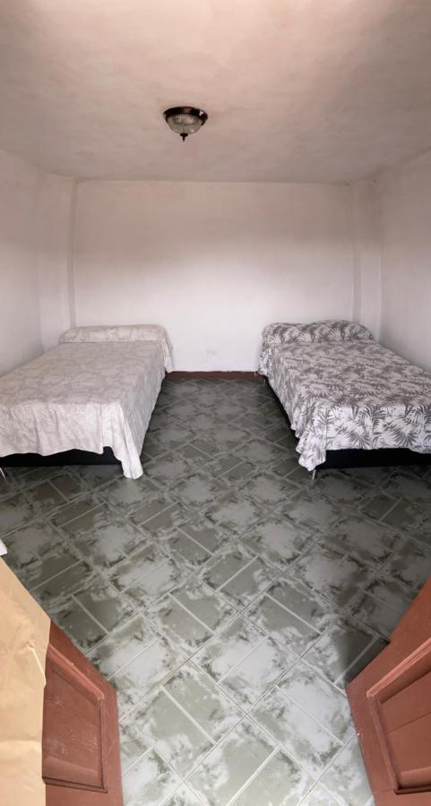 Hostal Hollywood Inn Rionegro Bagian luar foto